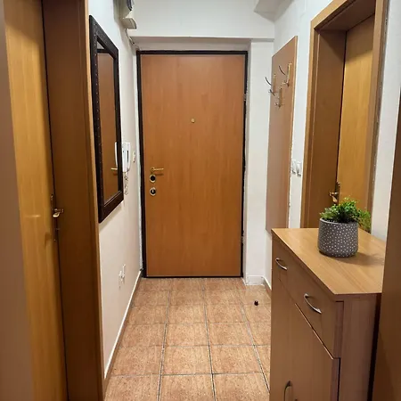 Vd 2 ,only 5 Min From Main Bus Station Apartment