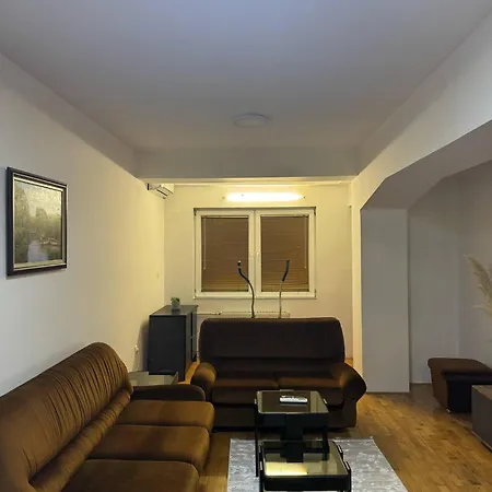 Vd 2 ,only 5 Min From Main Bus Station Apartment *