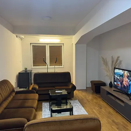 Vd 2 ,only 5 Min From Main Bus Station *